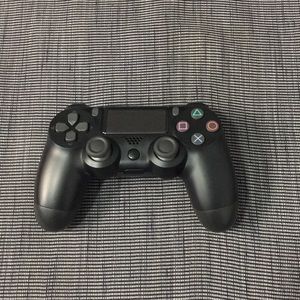 PS4 controller